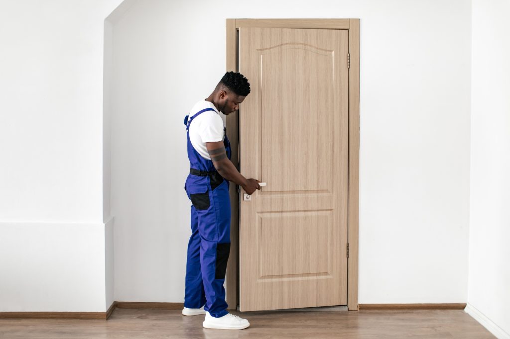 Hoe maak je een deuropening geluiddicht voor meer rust in huis?
