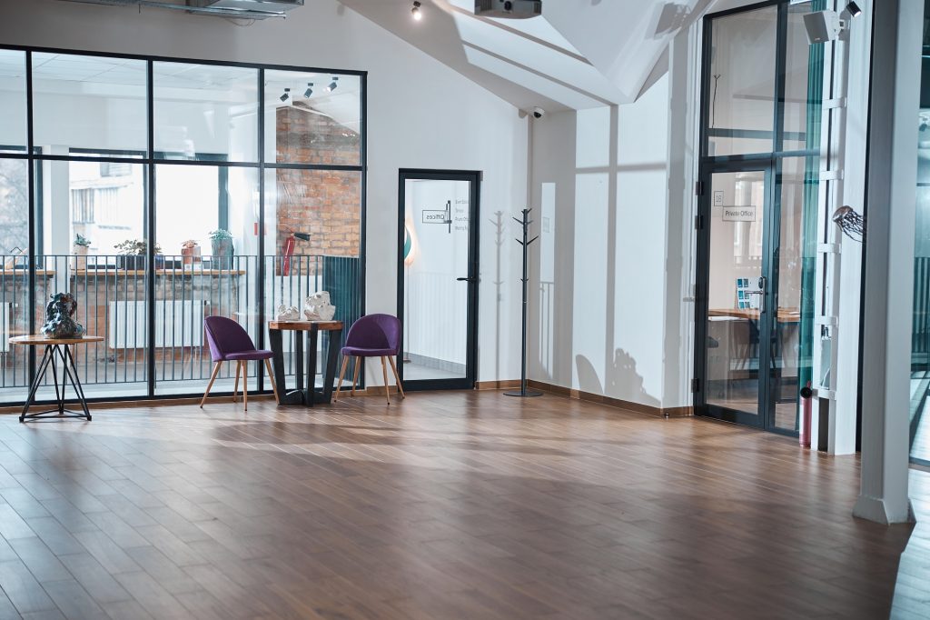 Hoe maak je een houten vloer geluiddicht voor minder geluidsoverdracht? Hoe maak je een houten vloer geluiddicht voor minder geluidsoverdracht?